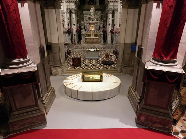 L'urna in Madonna della Salute a Venezia