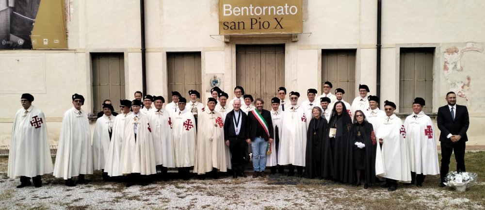 Cavalieri del Santo Sepolcro alla Peregrinatio - L'urna di San Pio X nel Santuario delle Cendrole a Riese