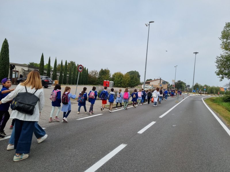 La Peregrinatio degli alunni delle elementari e della Scuola dell'Infanzia