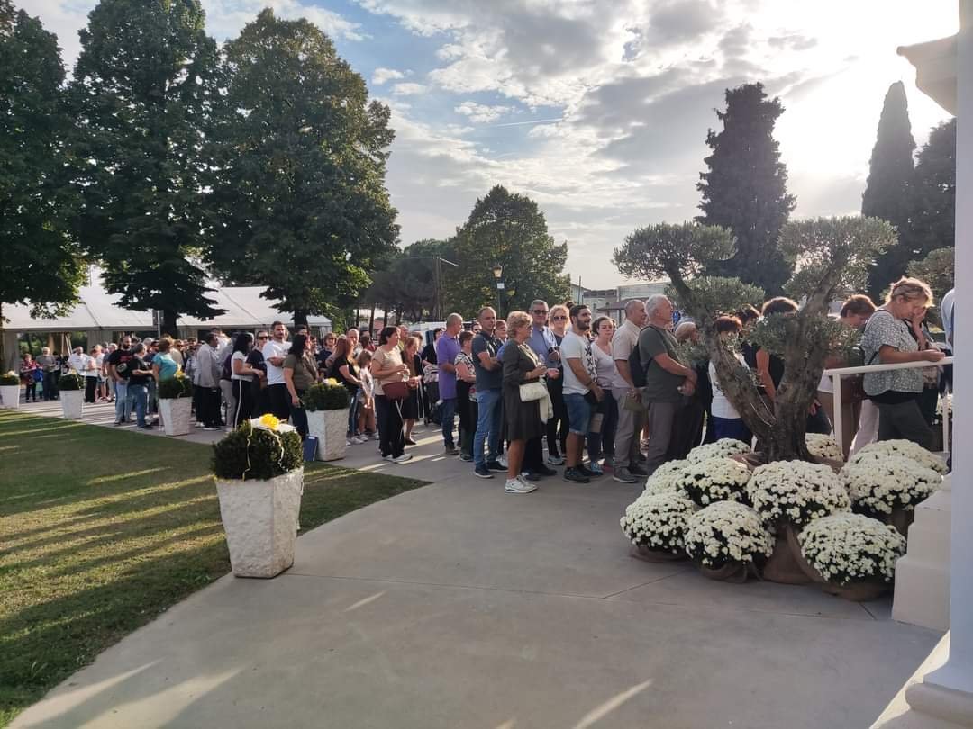 Nel primo weekend della peregrinatio più di 8000 persone hanno reso omaggio a Papa Pio X tornato nel suo paese natale.
 - L'urna di San Pio X nel Santuario delle Cendrole a Riese