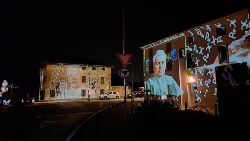Processione 'aux flambeaux' verso il Santuario di martedì 10 ottobre. (Foto postata da Gianna Isoldo su Facebook) - L'urna di San Pio X nel Santuario delle Cendrole a Riese