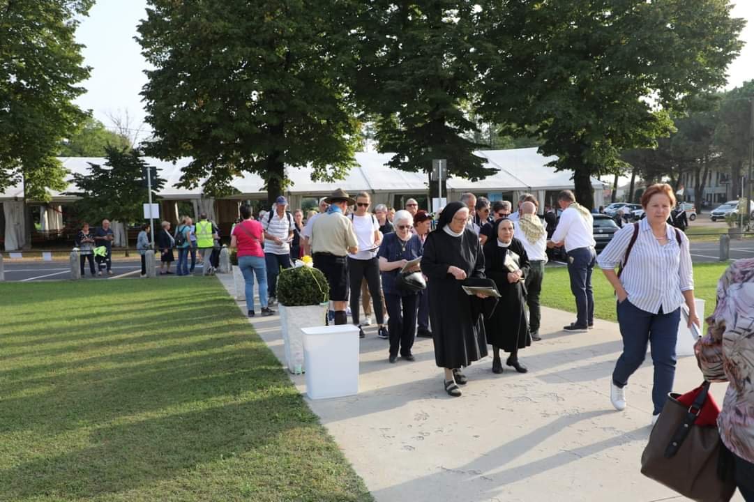 Entrata Santuario martedì 10 ottobre. - L'urna di San Pio X nel Santuario delle Cendrole a Riese