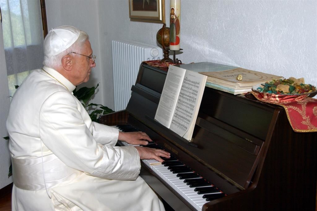 Benedetto xvi al piano