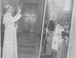Il Santo Padre Pio XII benedice il quadro di San Pio X, destinato al santuario delle Cendrole, il 20 Agosto 1955 nel palazzo di Castelgandolfo.
