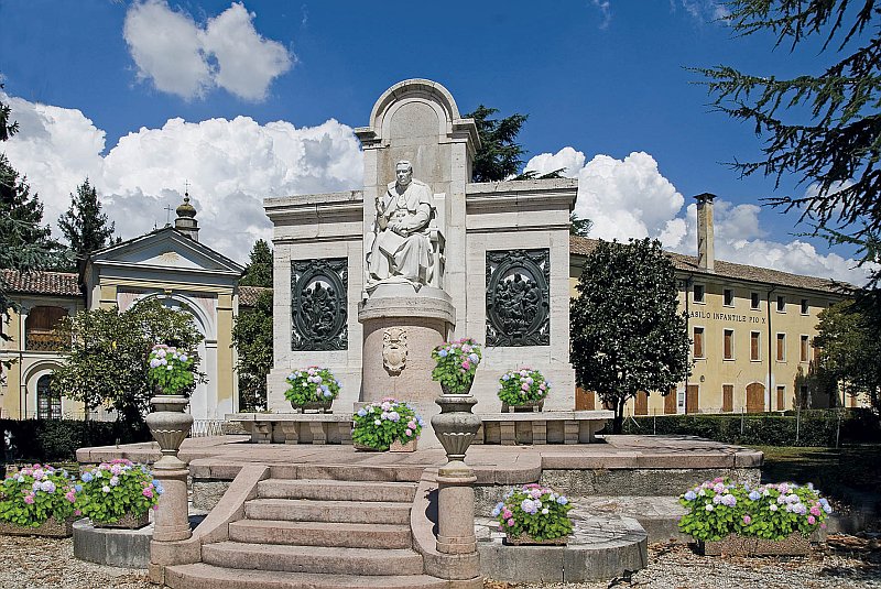 MonumentoSpagnolo SZamprogna 800x535