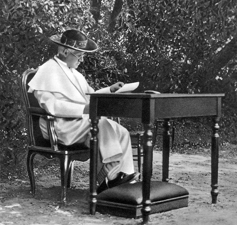 Pio X nei giardini Vaticani
