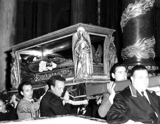 30May1954 crystal urn Pius X in Saint Mary Major