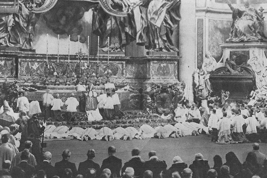 St Pius X celebrates Mass at the Altar of the Chair 1906